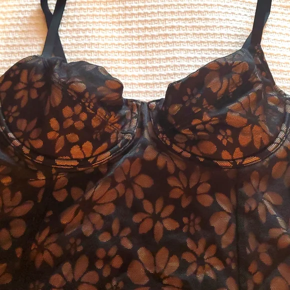 Victoria Secret Floral Black Camisole Top With Underwire And Lace - Picture 3 of 7